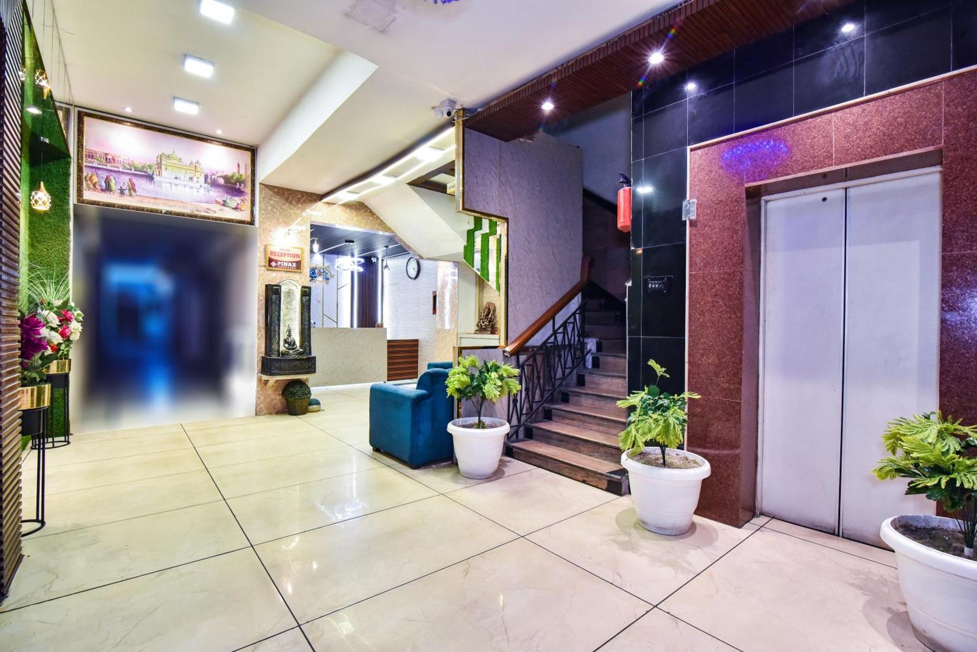 Pinaz Royale Hotel Amritsar Buitenkant foto