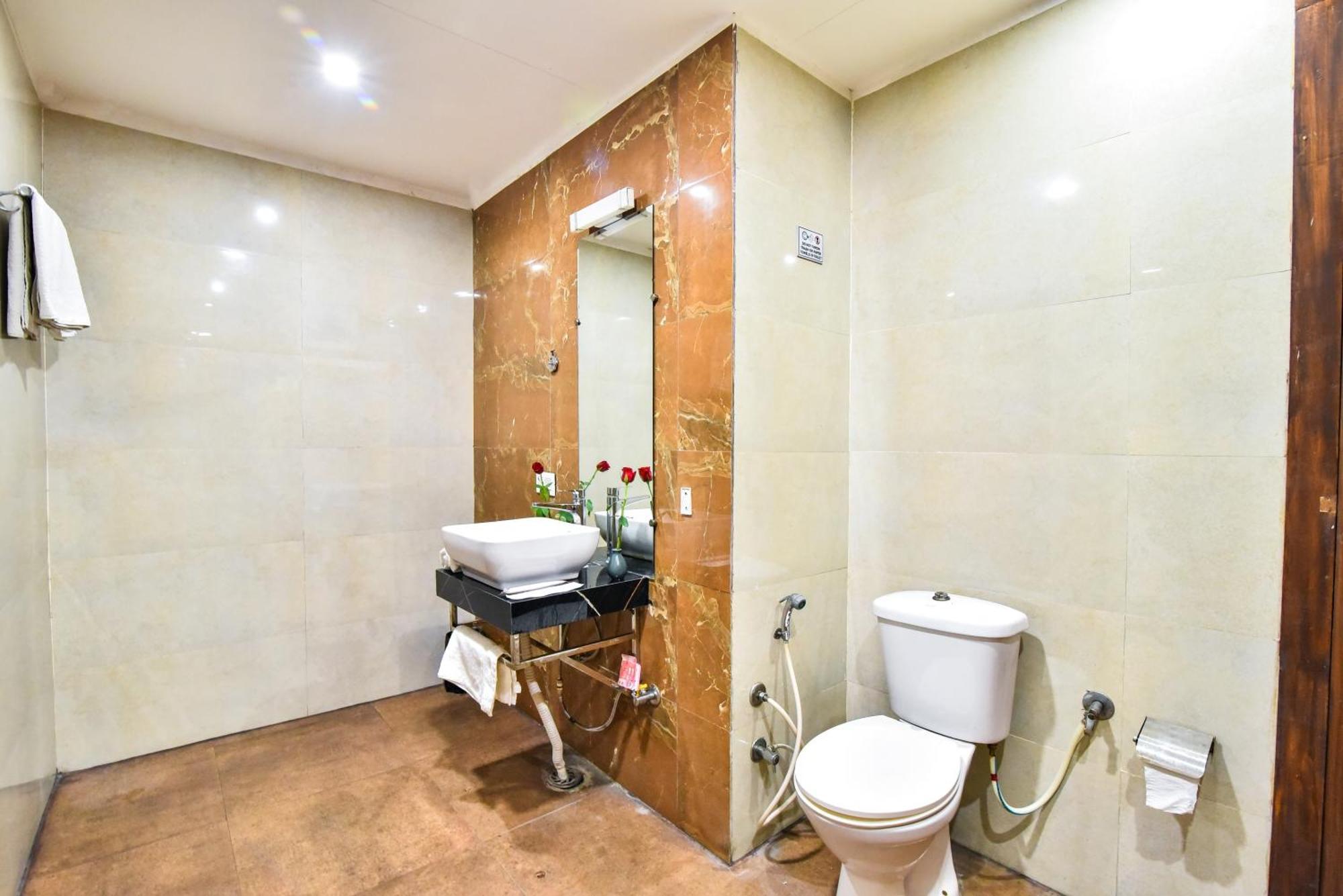 Pinaz Royale Hotel Amritsar Buitenkant foto