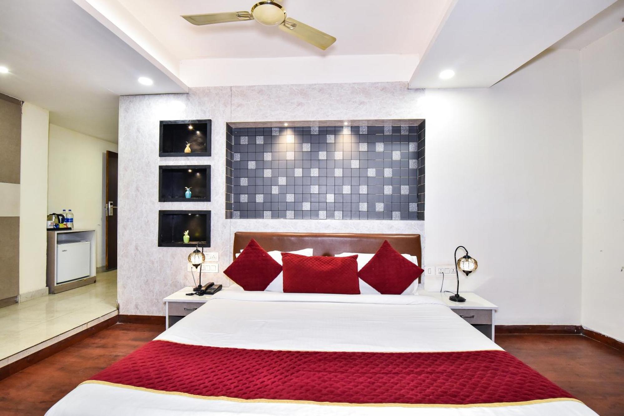Pinaz Royale Hotel Amritsar Buitenkant foto