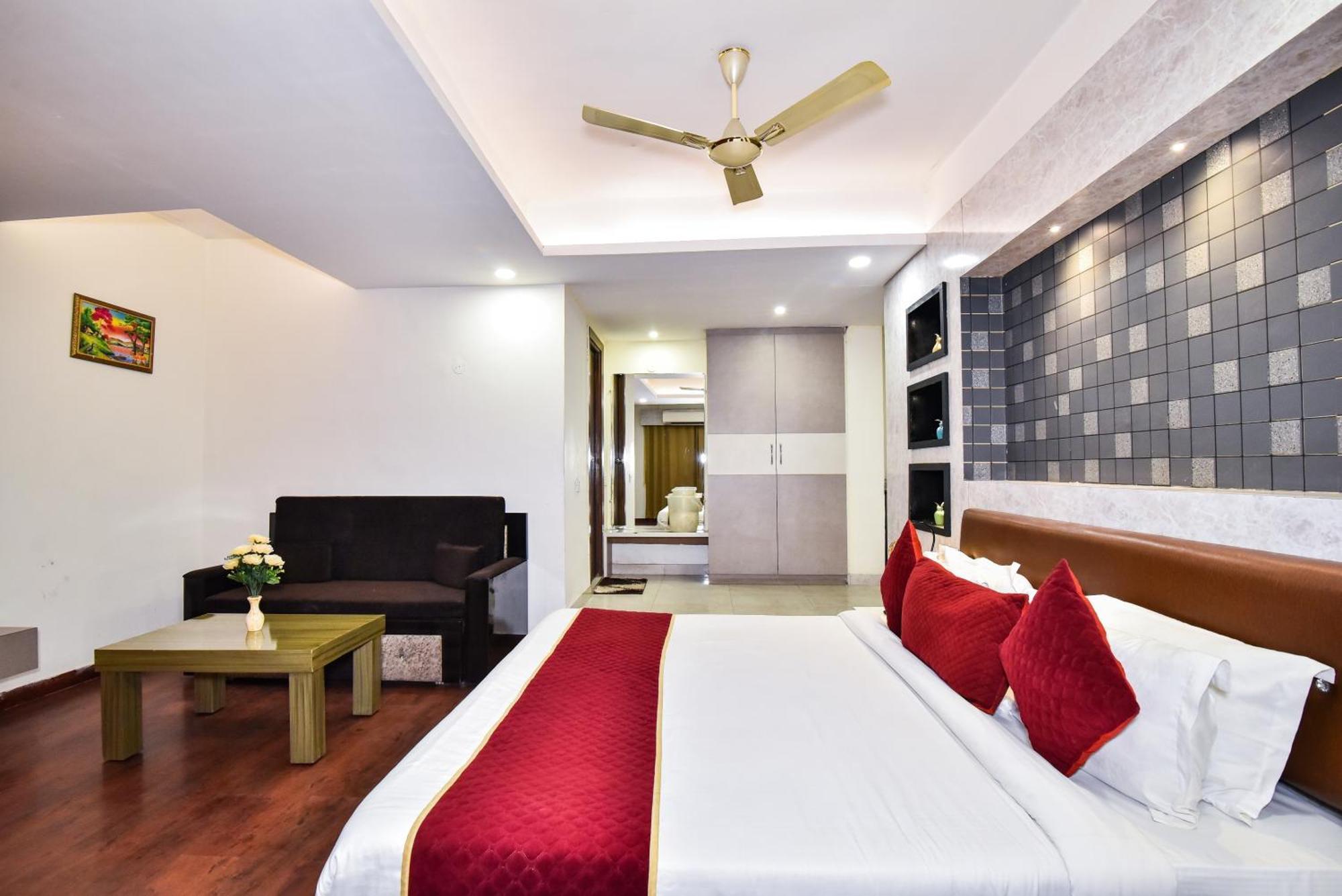 Pinaz Royale Hotel Amritsar Buitenkant foto