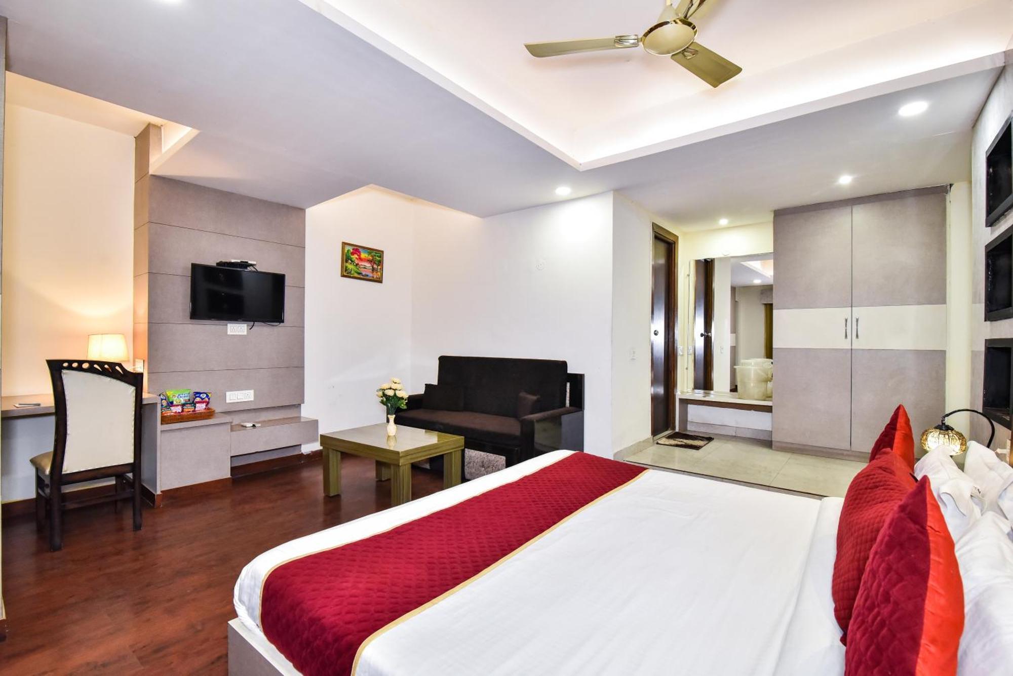 Pinaz Royale Hotel Amritsar Buitenkant foto