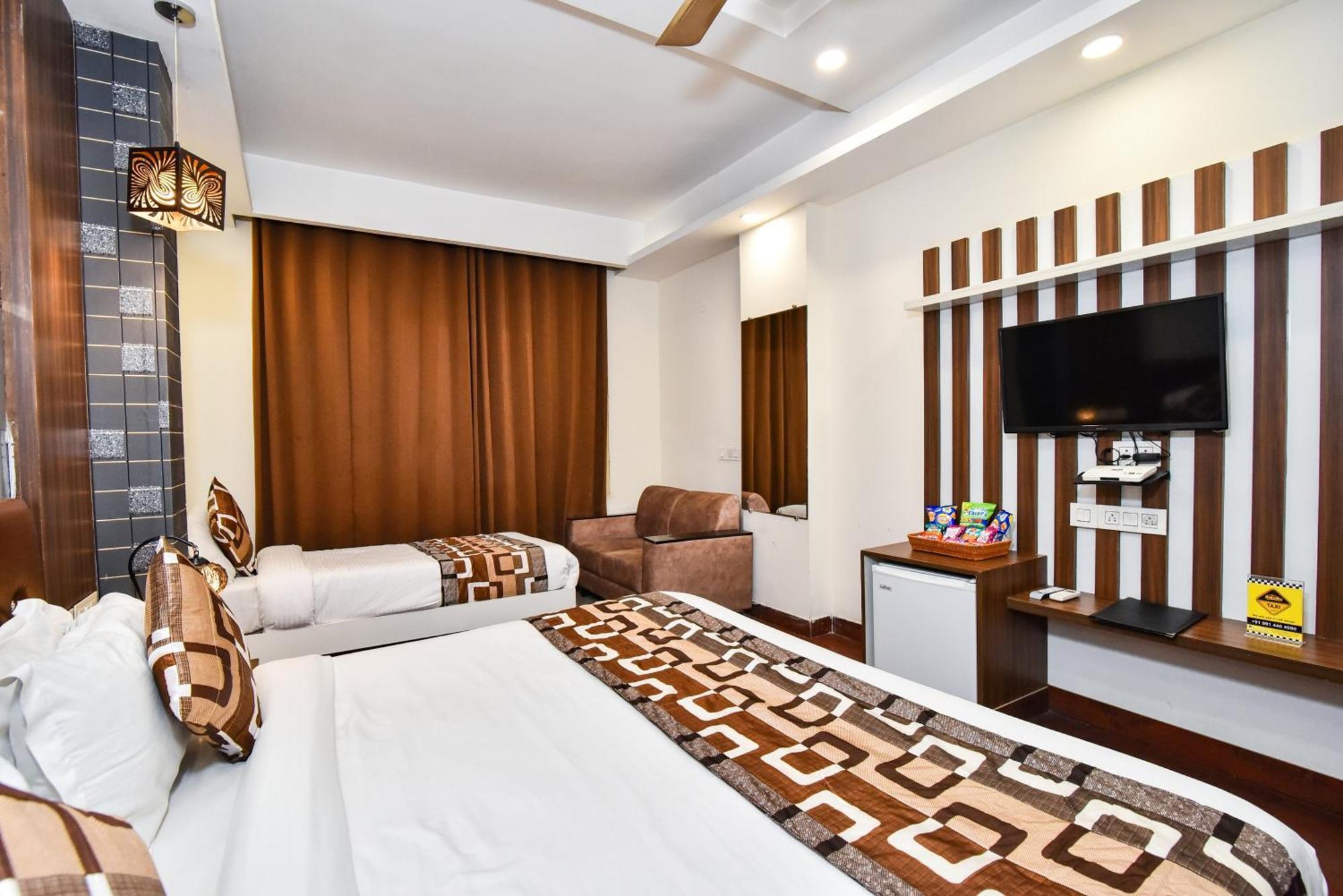 Pinaz Royale Hotel Amritsar Buitenkant foto
