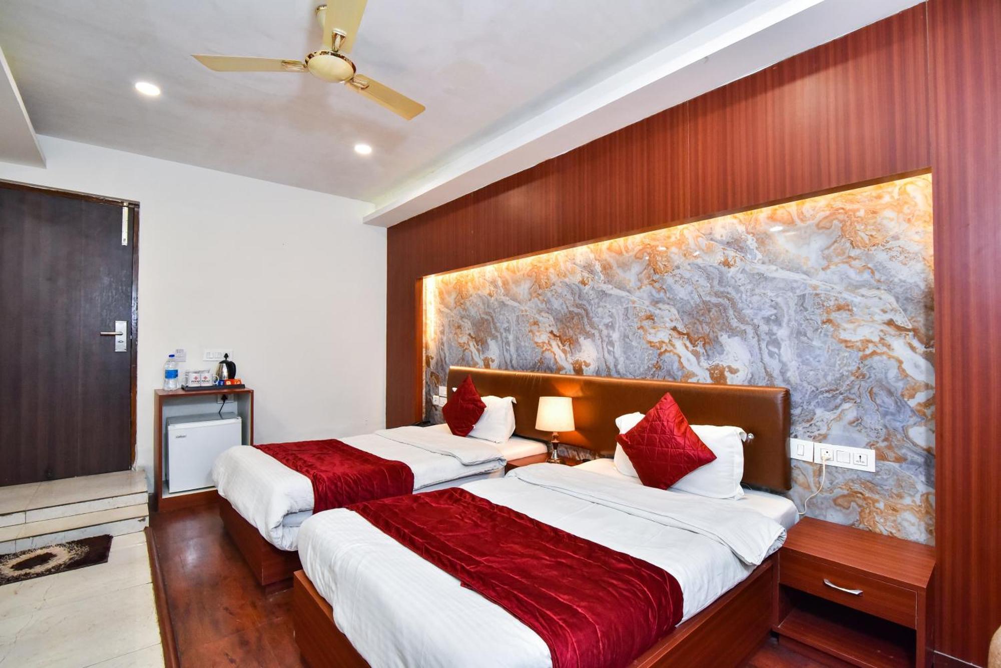 Pinaz Royale Hotel Amritsar Buitenkant foto