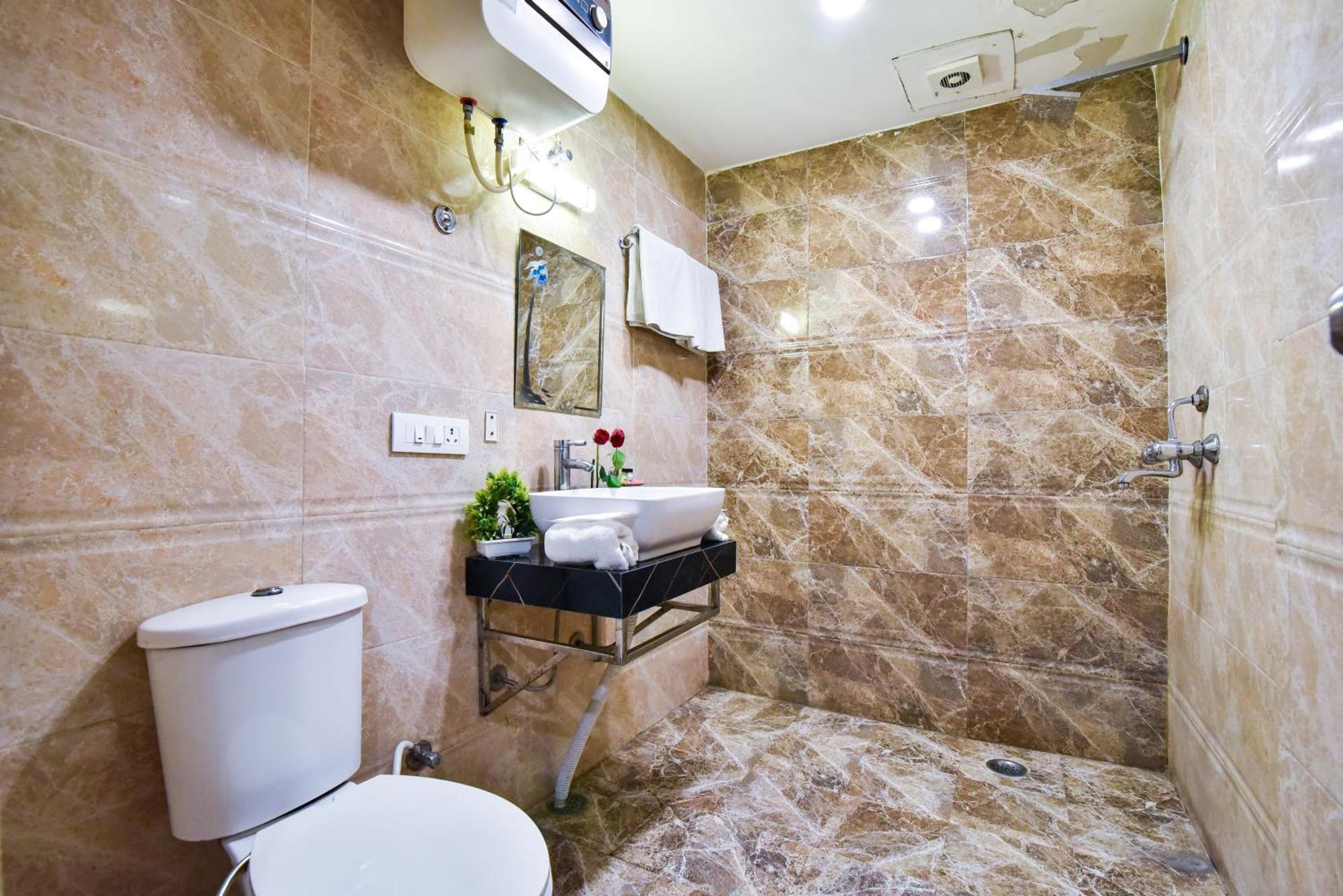 Pinaz Royale Hotel Amritsar Buitenkant foto