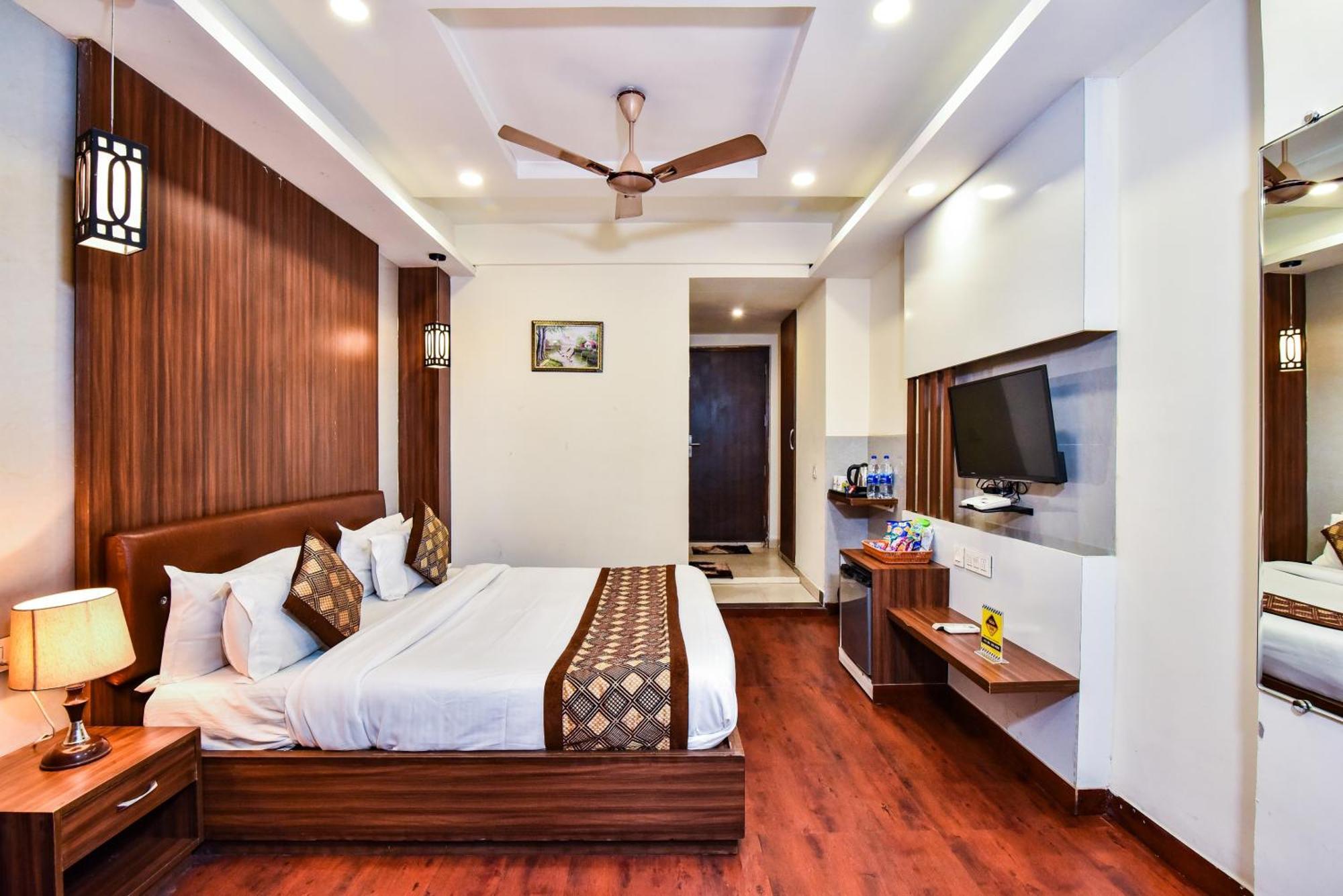 Pinaz Royale Hotel Amritsar Buitenkant foto