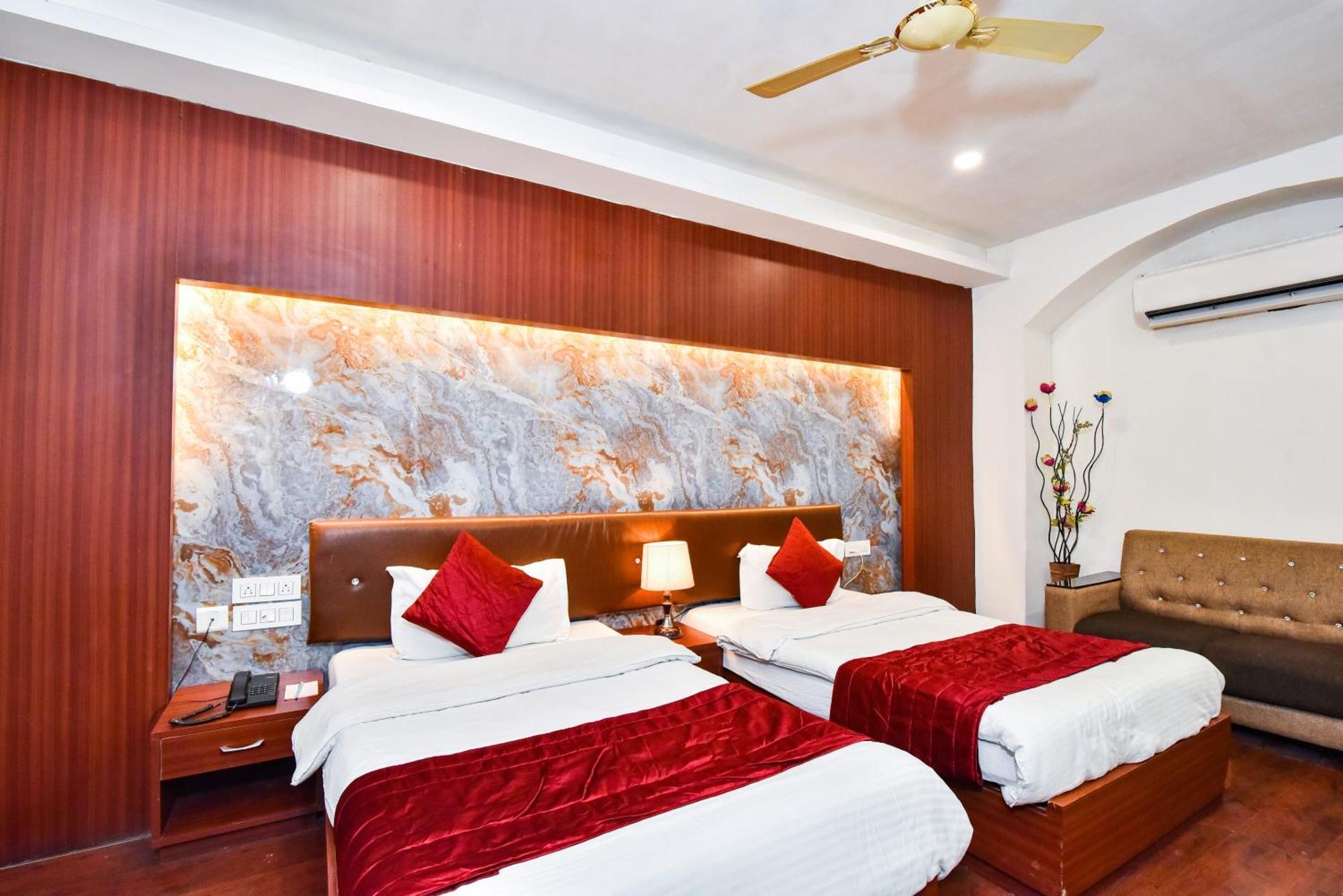 Pinaz Royale Hotel Amritsar Buitenkant foto