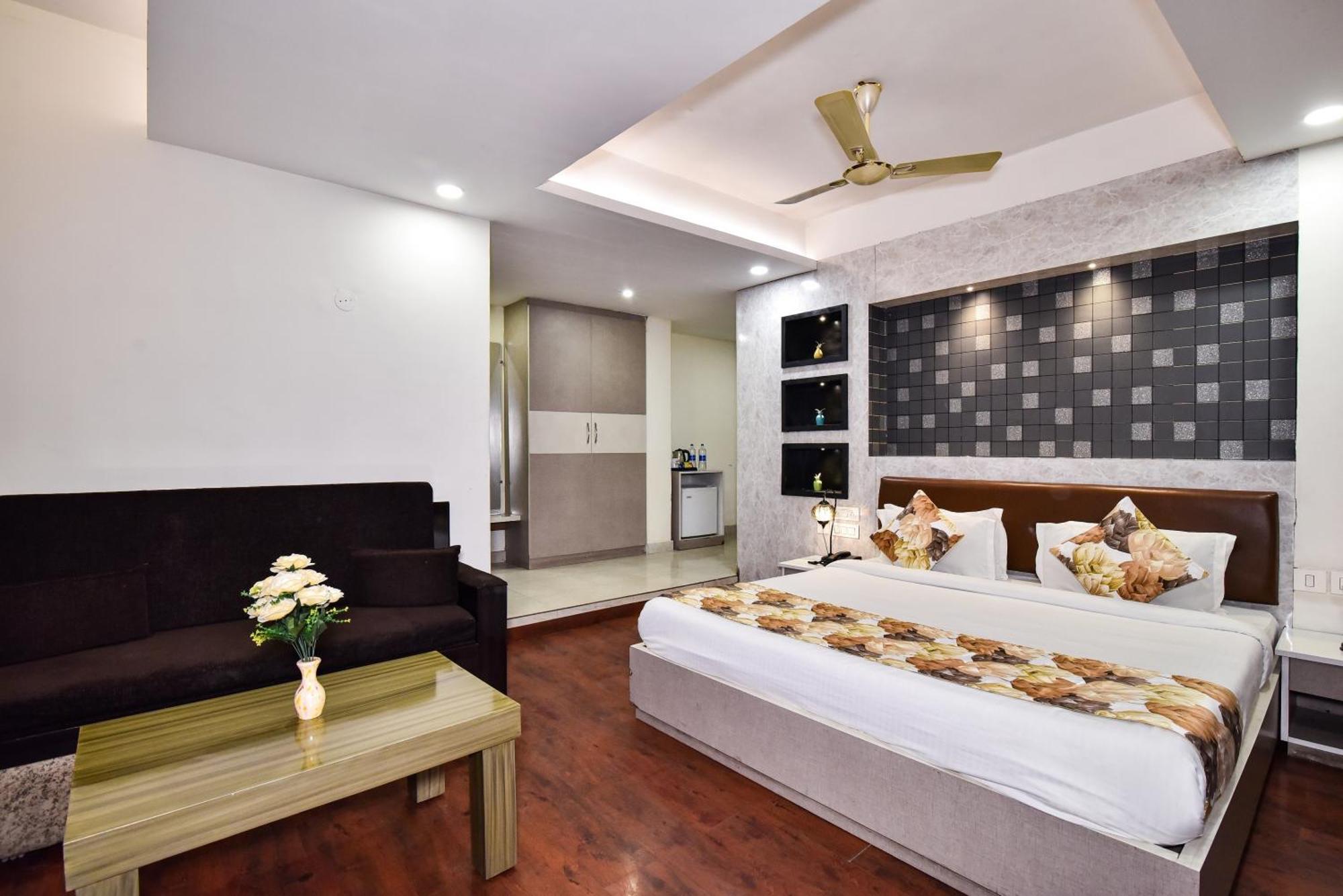 Pinaz Royale Hotel Amritsar Buitenkant foto