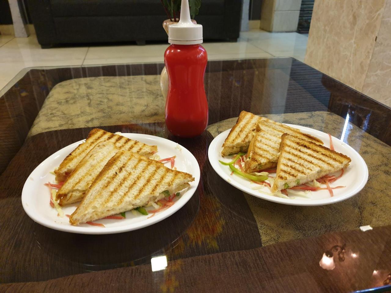 Pinaz Royale Hotel Amritsar Buitenkant foto